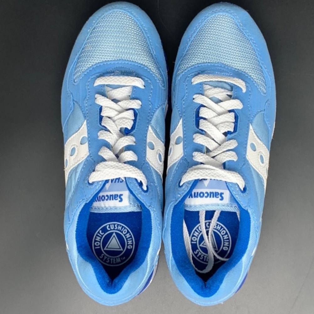 Excellent condition blue Saucony shadow women's sneakers size 8
